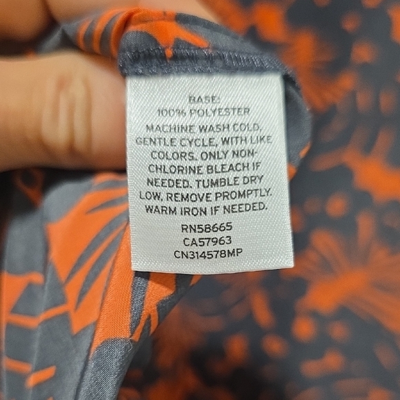 Caslon Floral Sleeveless Shift Dress - Picture 14 of 16